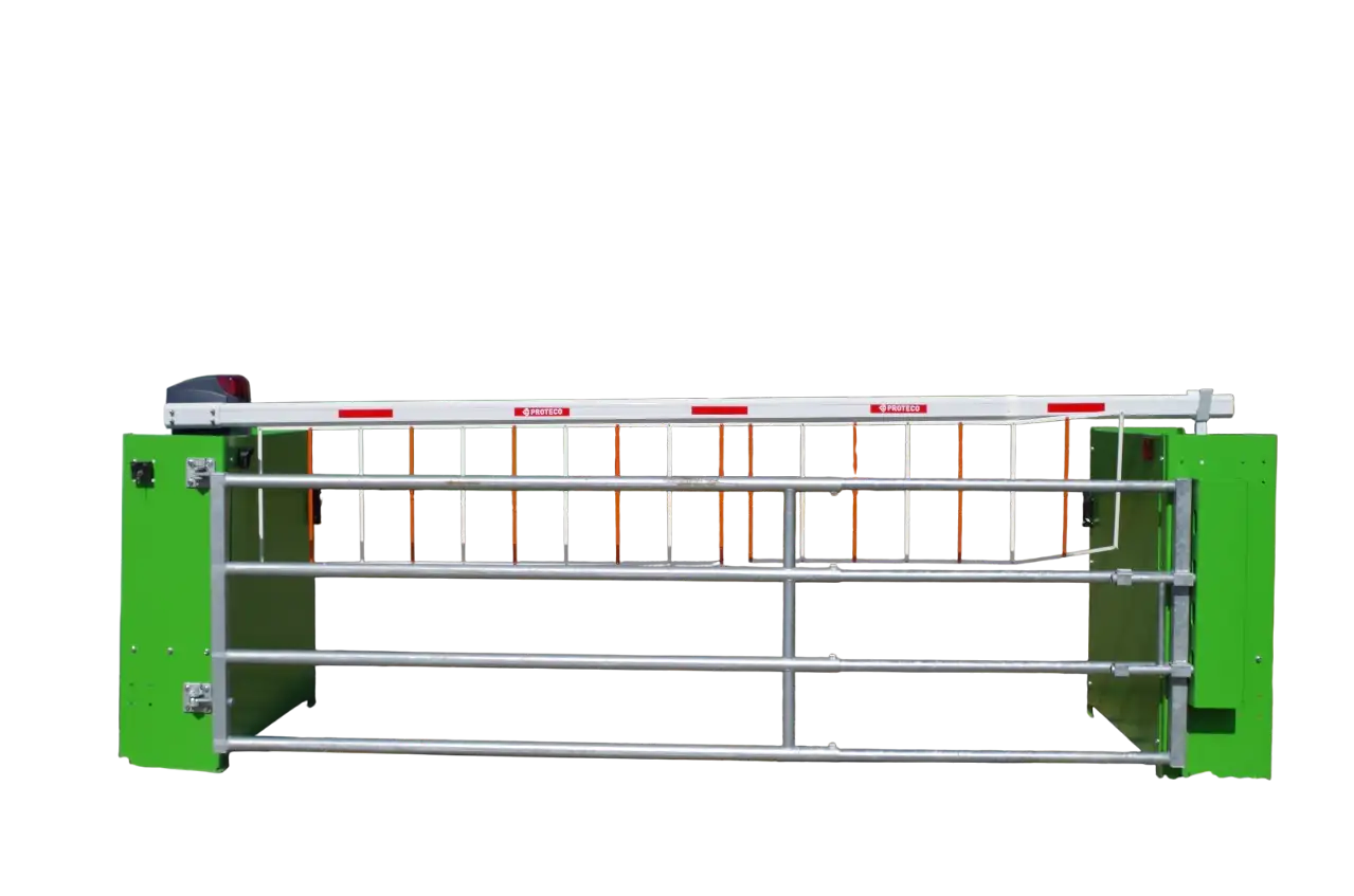 FARM-SERVANT Gate mit automatischer Schranke, Hängegitter und grünen Seitentraversen